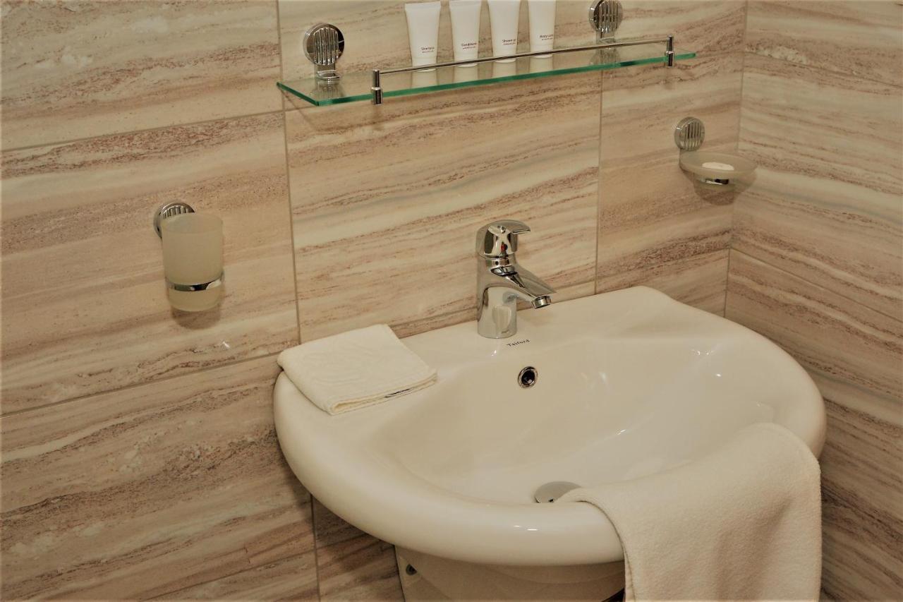 クウェート The Lofts Kuwait Fintasホステル エクステリア 写真